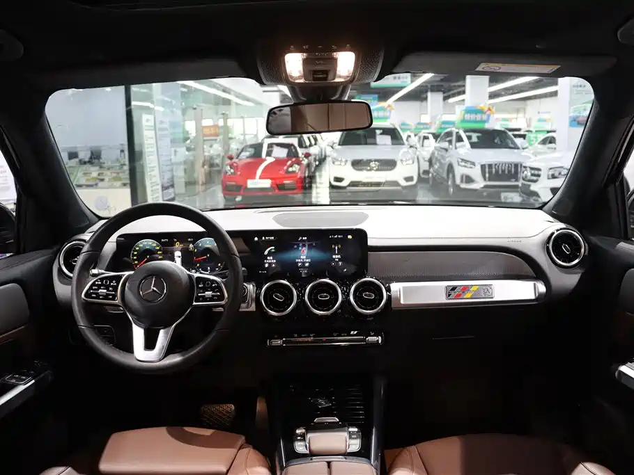 MERCEDES BENZ GLB 2023