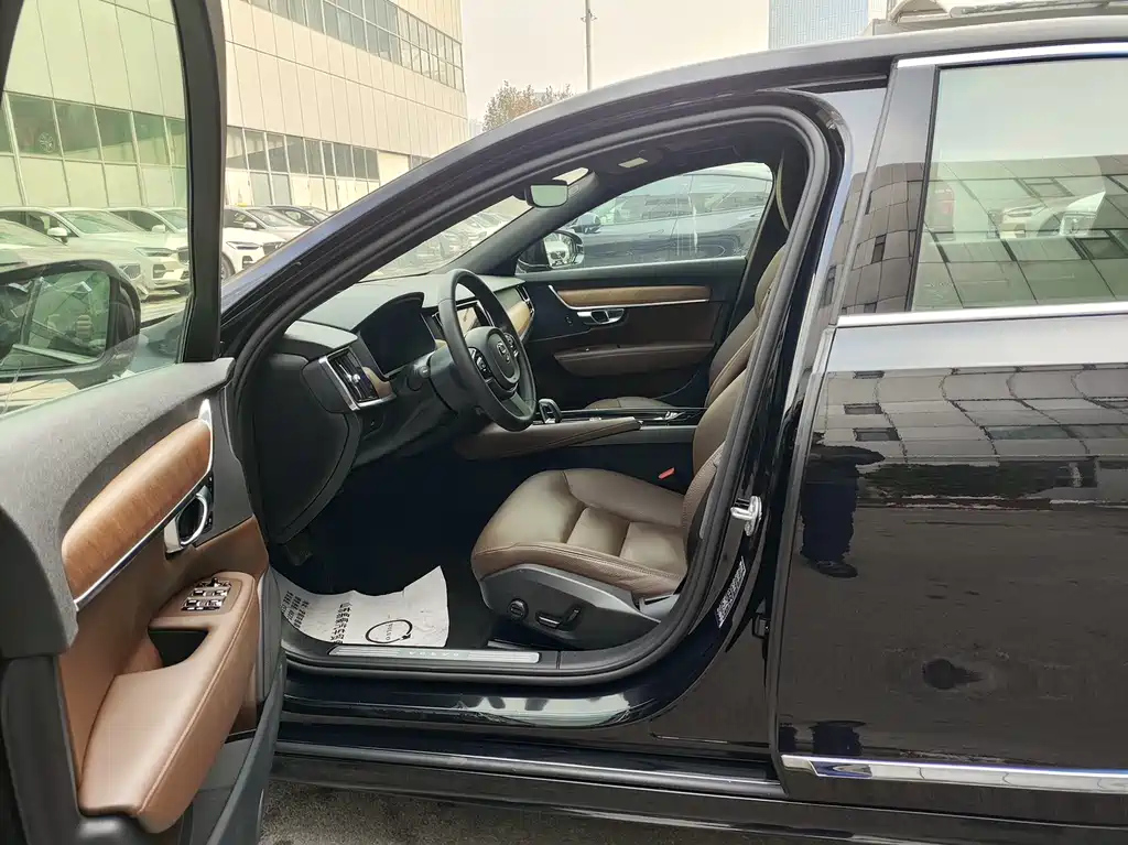 VOLVO S90 2021