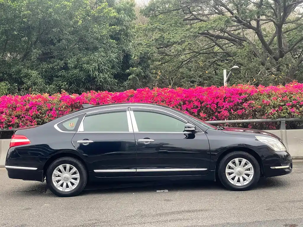NISSAN TEANA 2010