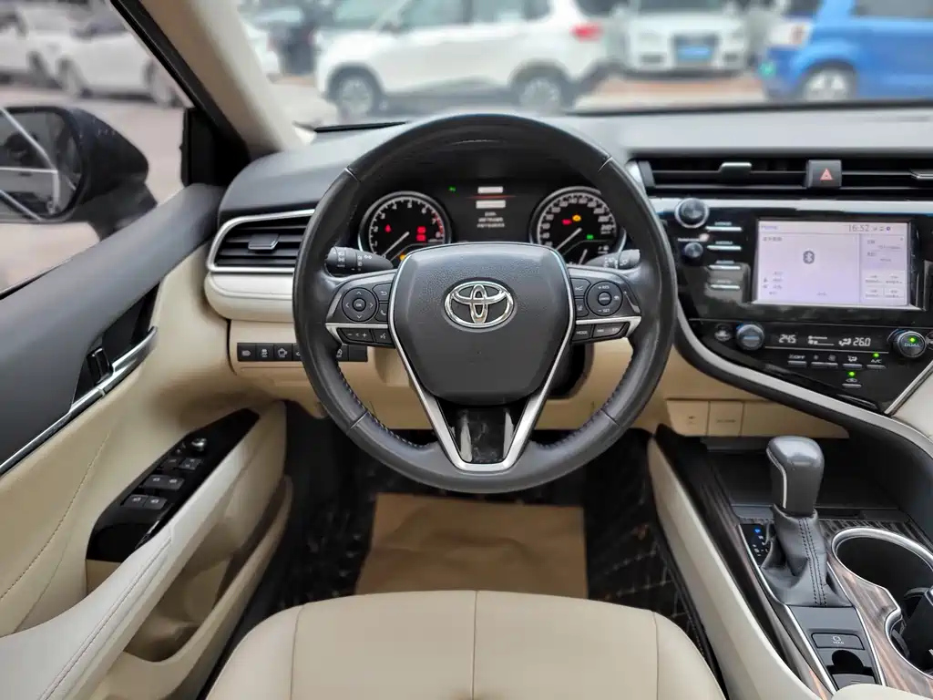 TOYOTA CAMRY 2019