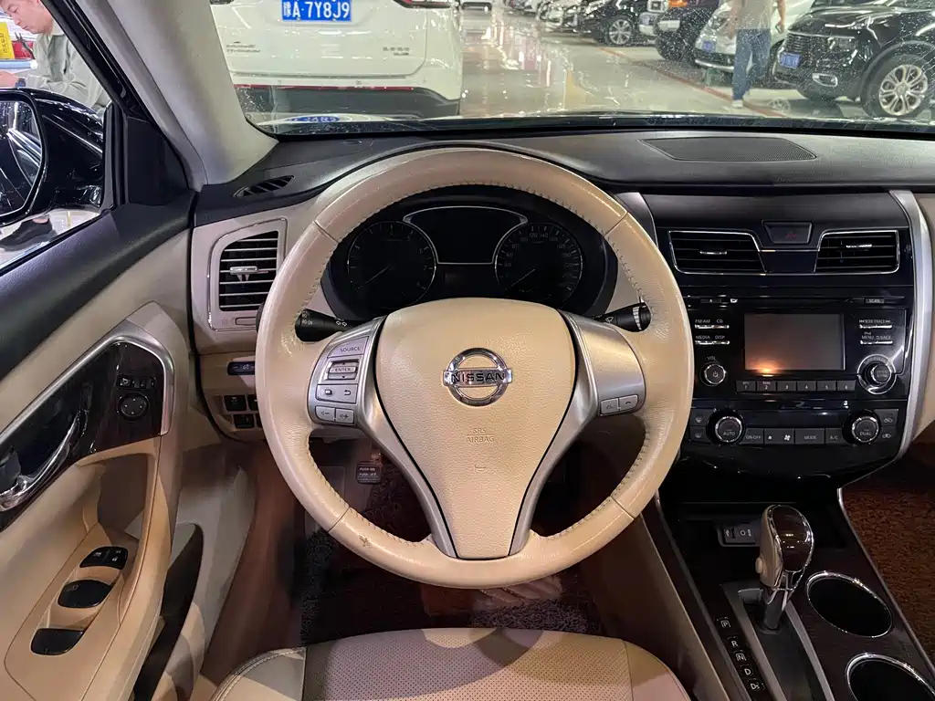 NISSAN TEANA 2015
