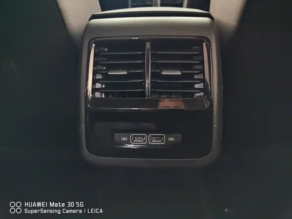 VOLKSWAGEN SAGITAR 2022