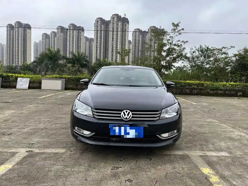 VOLKSWAGEN PASSAT 2012