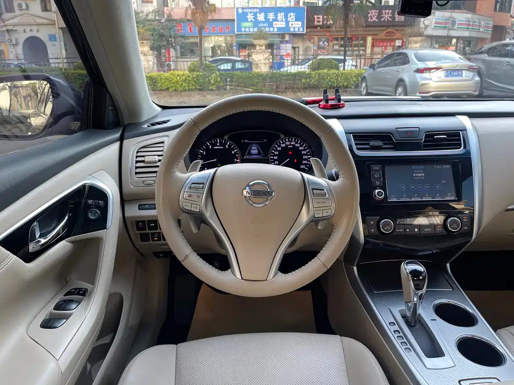 NISSAN TEANA 2018
