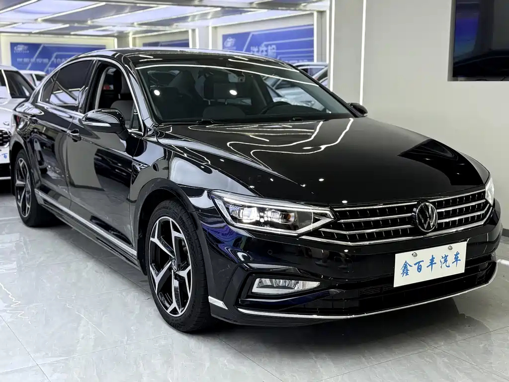 VOLKSWAGEN MAGOTAN 2023