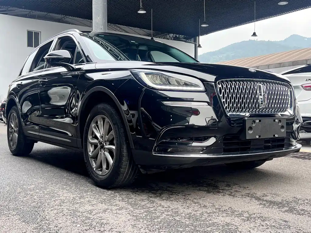 LINCOLN ADVENTURER 2020
