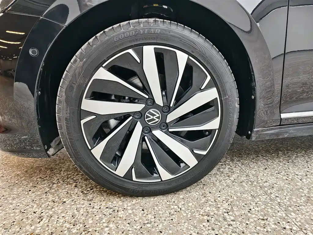 VOLKSWAGEN PASSAT 2024