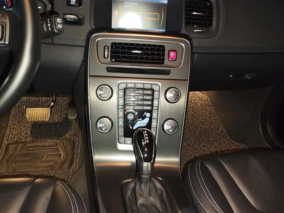 VOLVO V60 2014