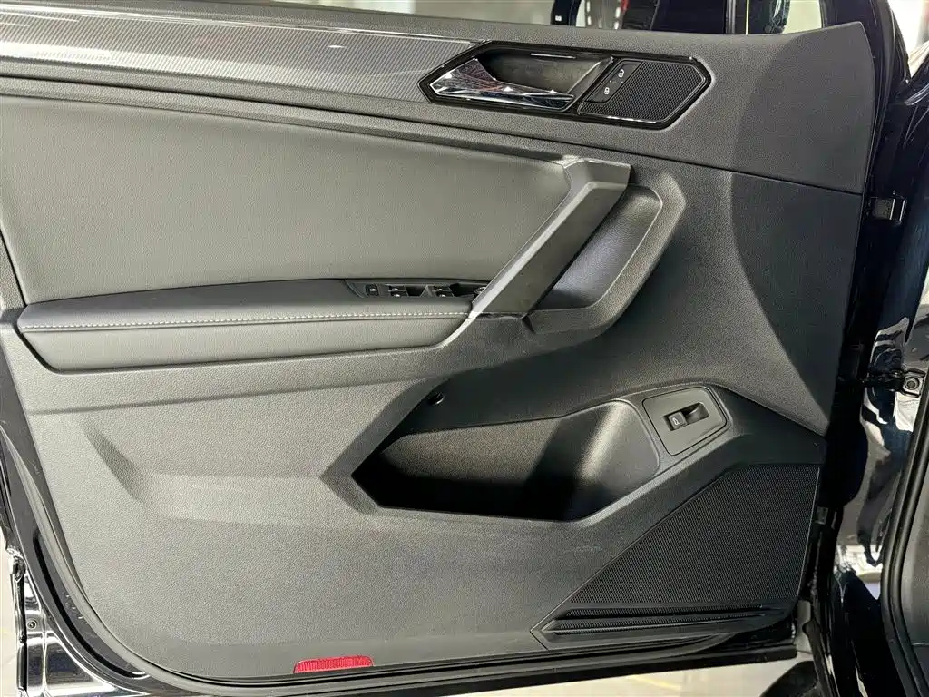 VOLKSWAGEN TIGUAN L 2021