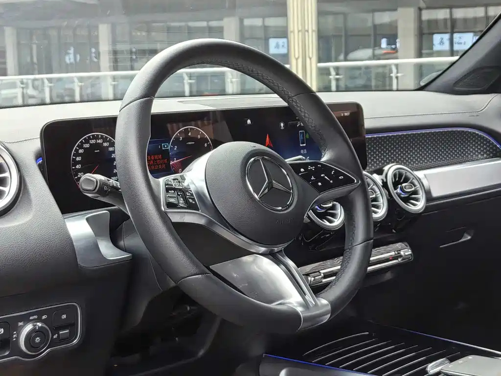MERCEDES BENZ GLB 2023