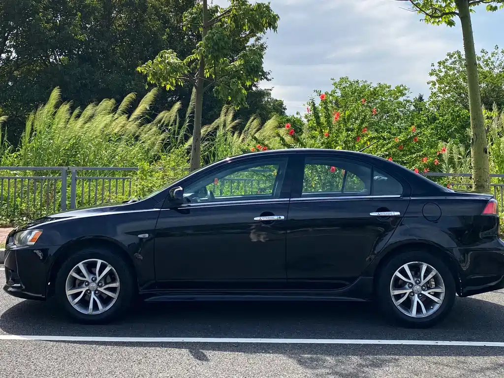 MITSUBISHI LANCER EX 2014