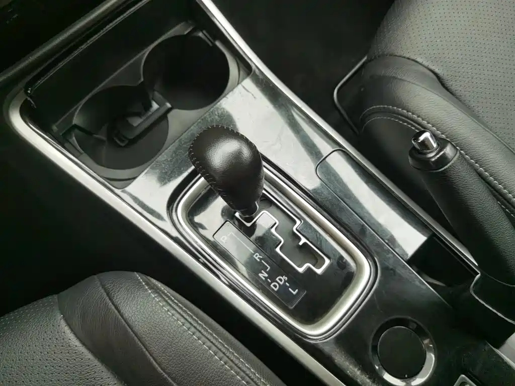 MITSUBISHI OUTLANDER 2018