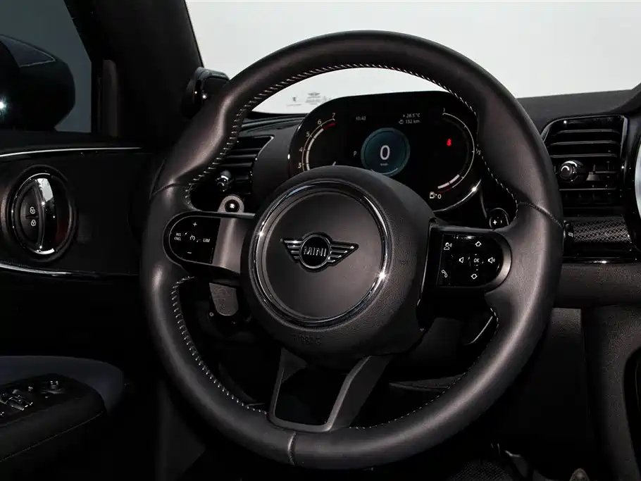 MINI CLUBMAN 2023