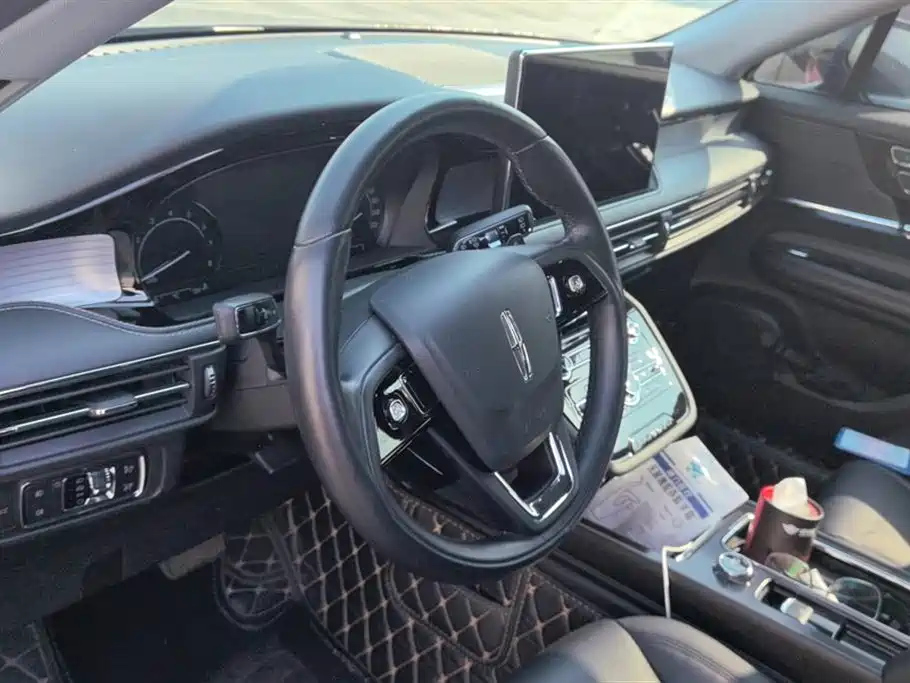 LINCOLN ADVENTURER 2020