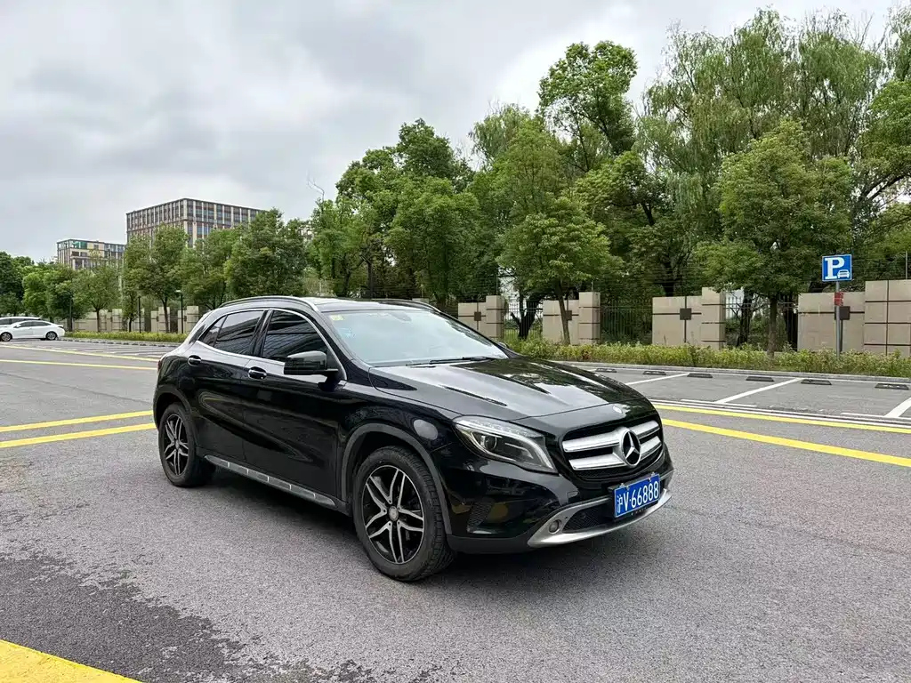 MERCEDES BENZ GLA 2015