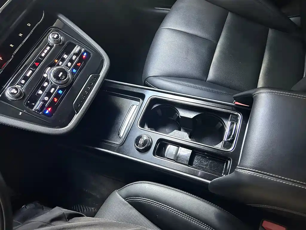 LINCOLN ADVENTURER 2022