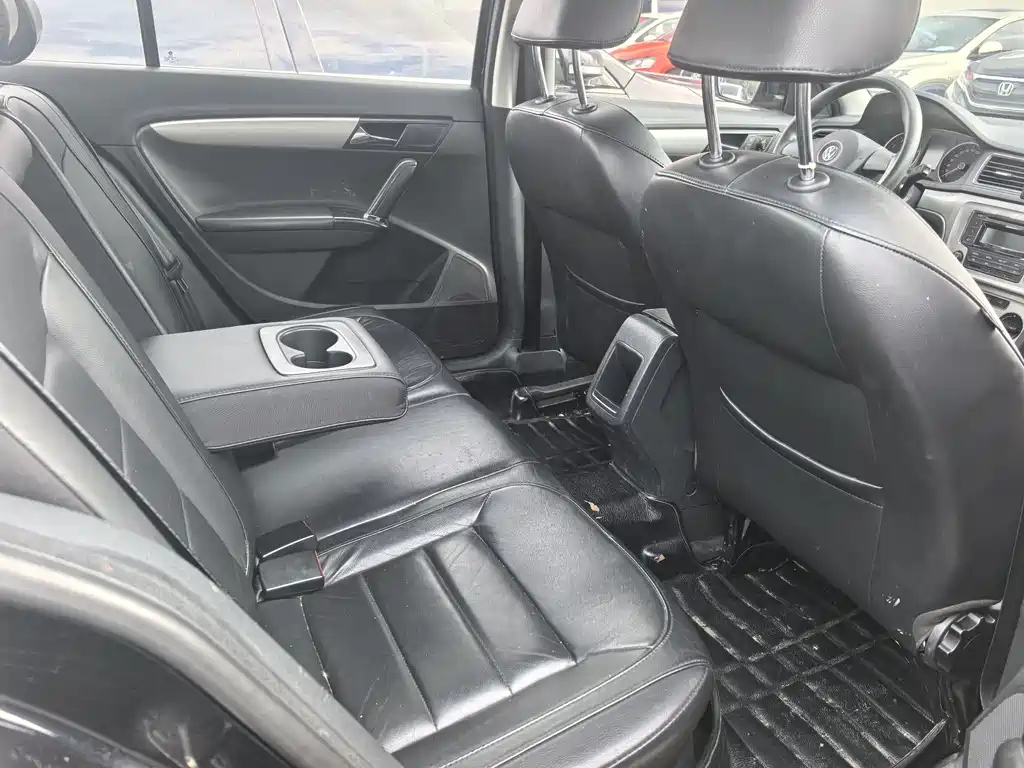 VOLKSWAGEN LAVIDA 2013