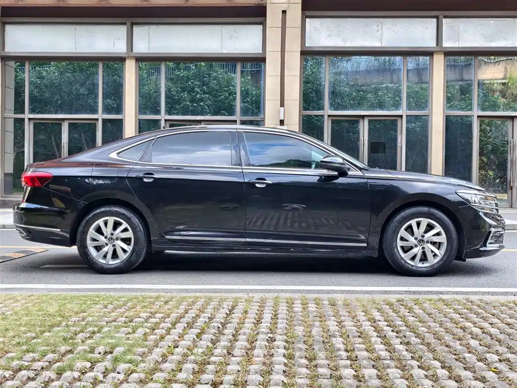 VOLKSWAGEN PASSAT 2021