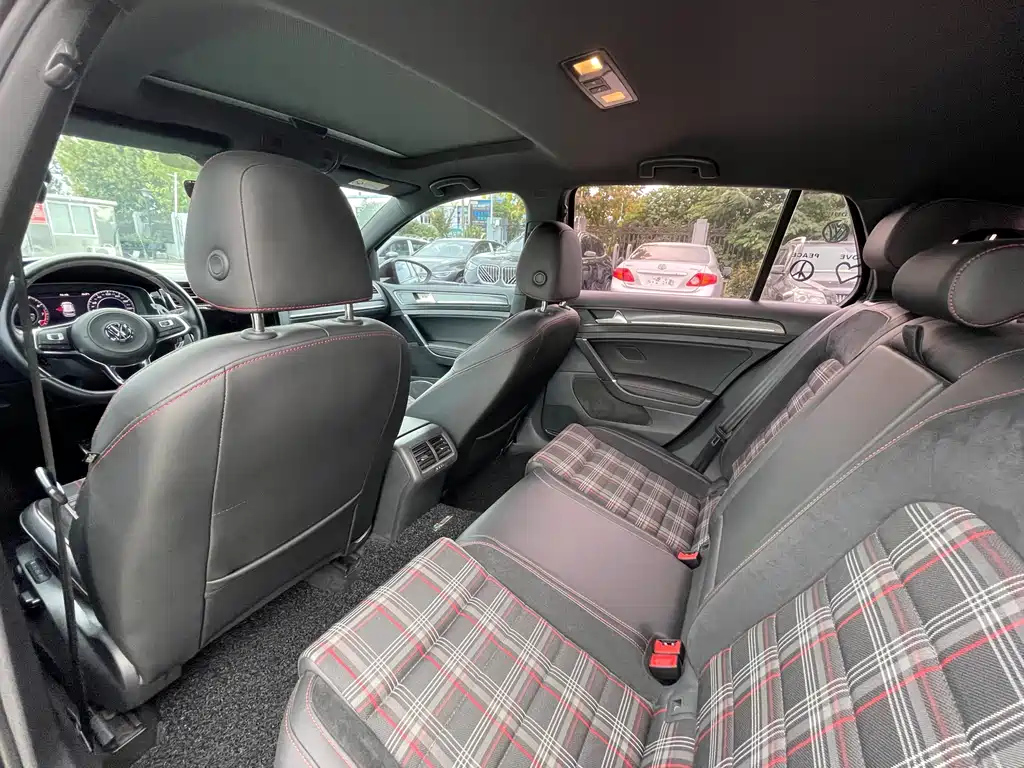 VOLKSWAGEN GOLF GTI 2018