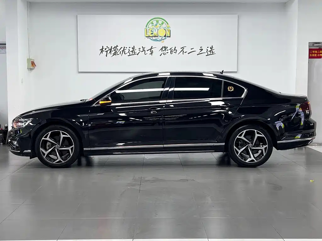 VOLKSWAGEN MAGOTAN 2023