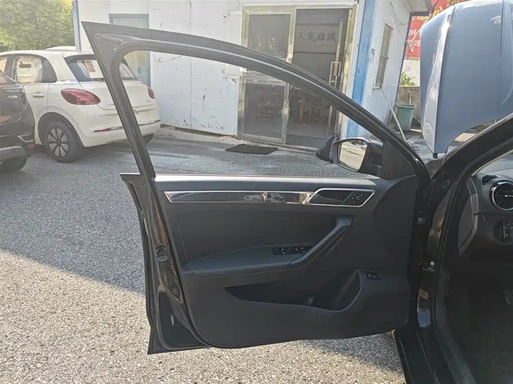 VOLKSWAGEN JETTA 2017