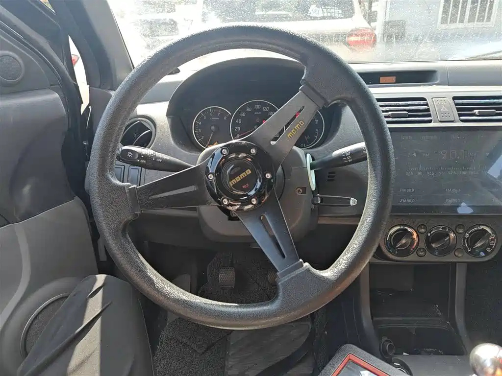 SUZUKI SWIFT 2014