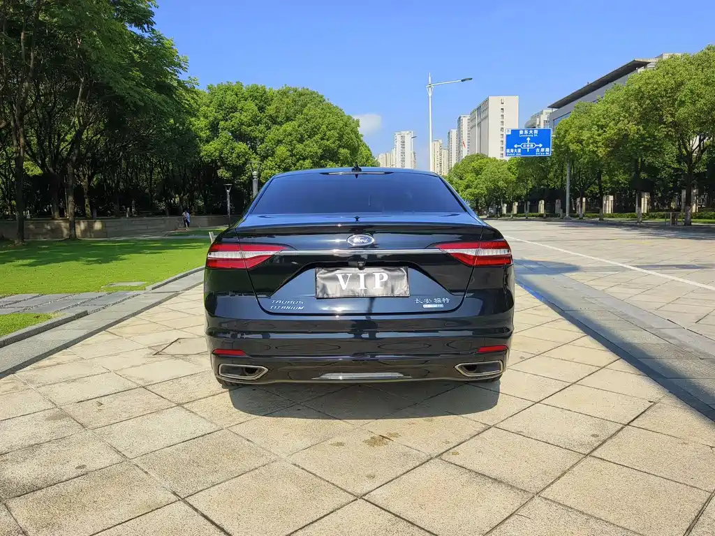 FORD TAURUS 2019