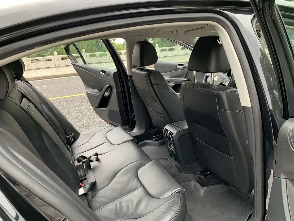 VOLKSWAGEN MAGOTAN 2009