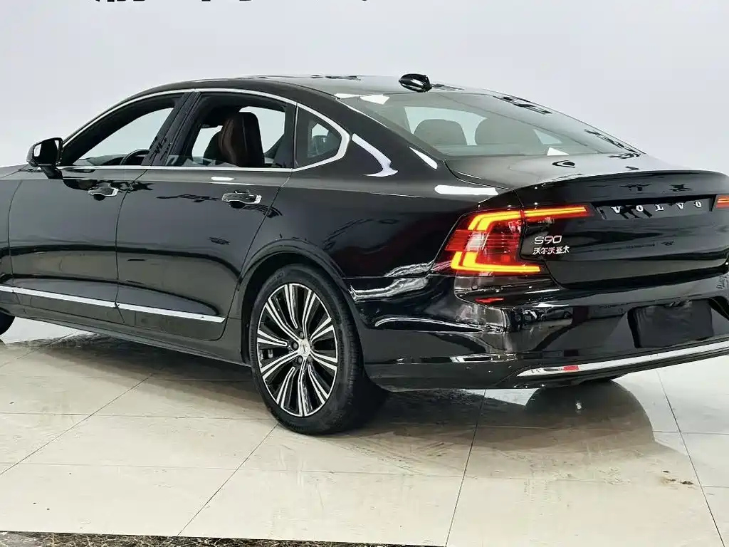 VOLVO S90 2021