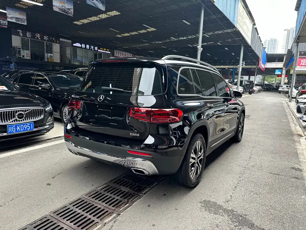 MERCEDES BENZ GLB 2025