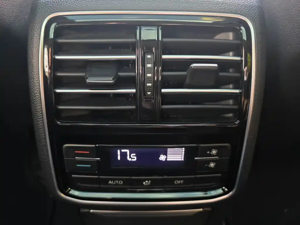 VOLKSWAGEN MAGOTAN 2017