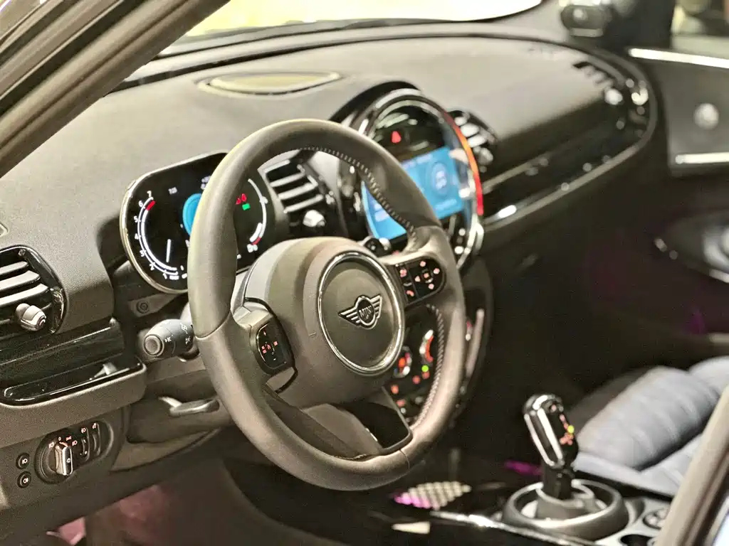 MINI CLUBMAN 2023