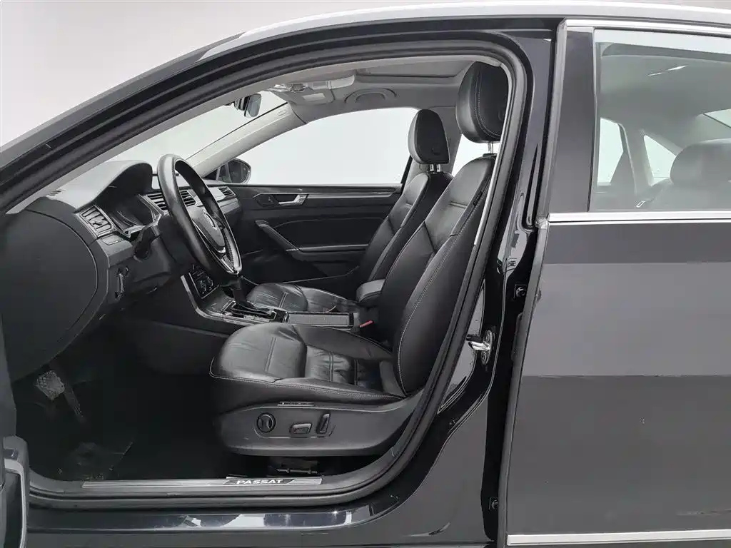 VOLKSWAGEN PASSAT 2016