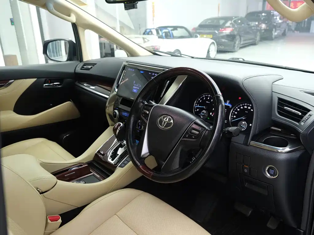 TOYOTA ALPHARD 2018