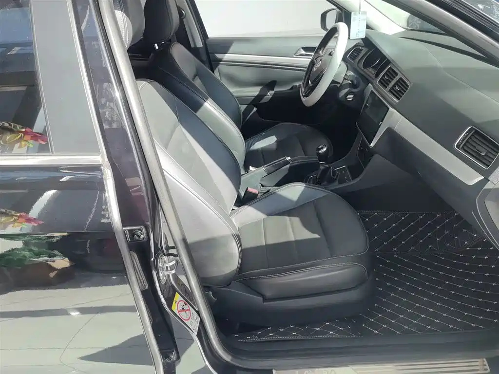 VOLKSWAGEN LAVIDA 2016