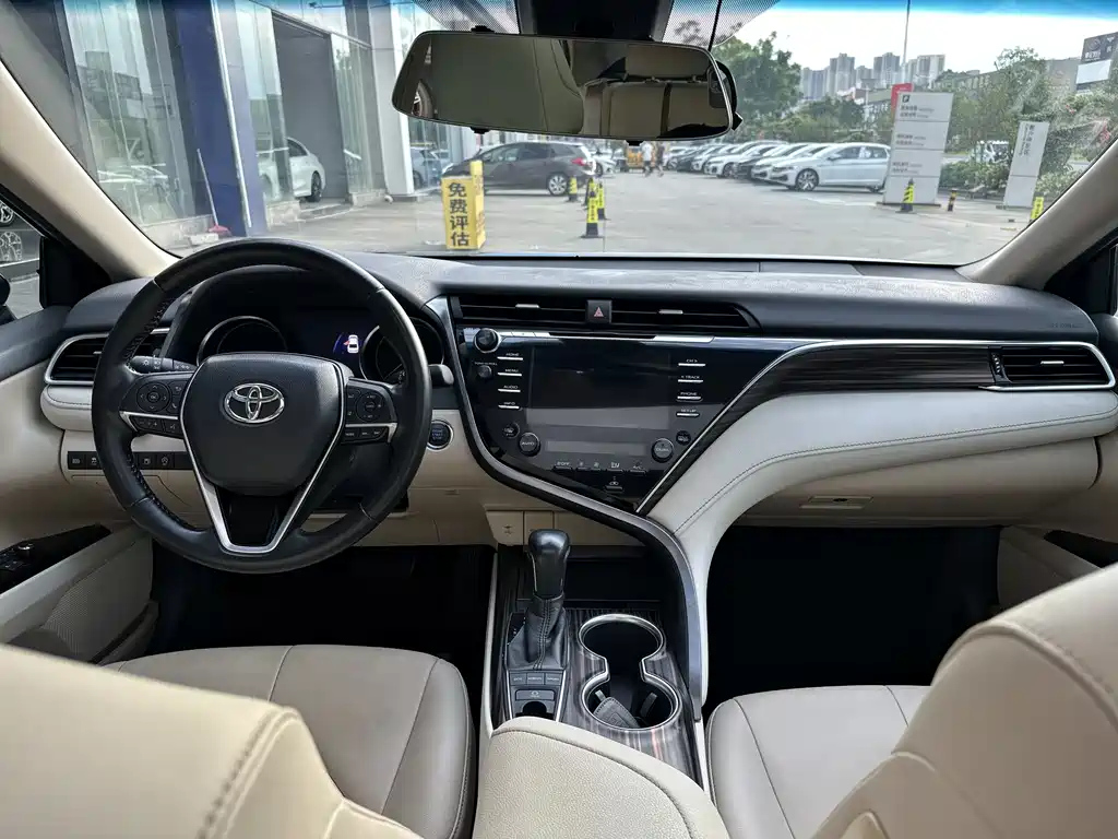 TOYOTA CAMRY 2018