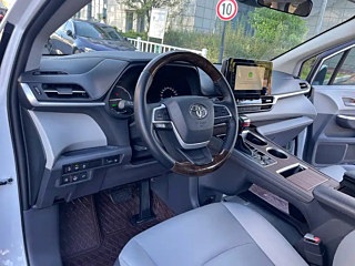 TOYOTA GRANVIA  2023 YEAR 2.5L HYBRID DELUXE EDITION 2023