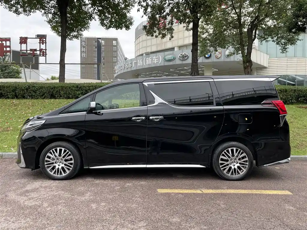 TOYOTA ALPHARD 2018