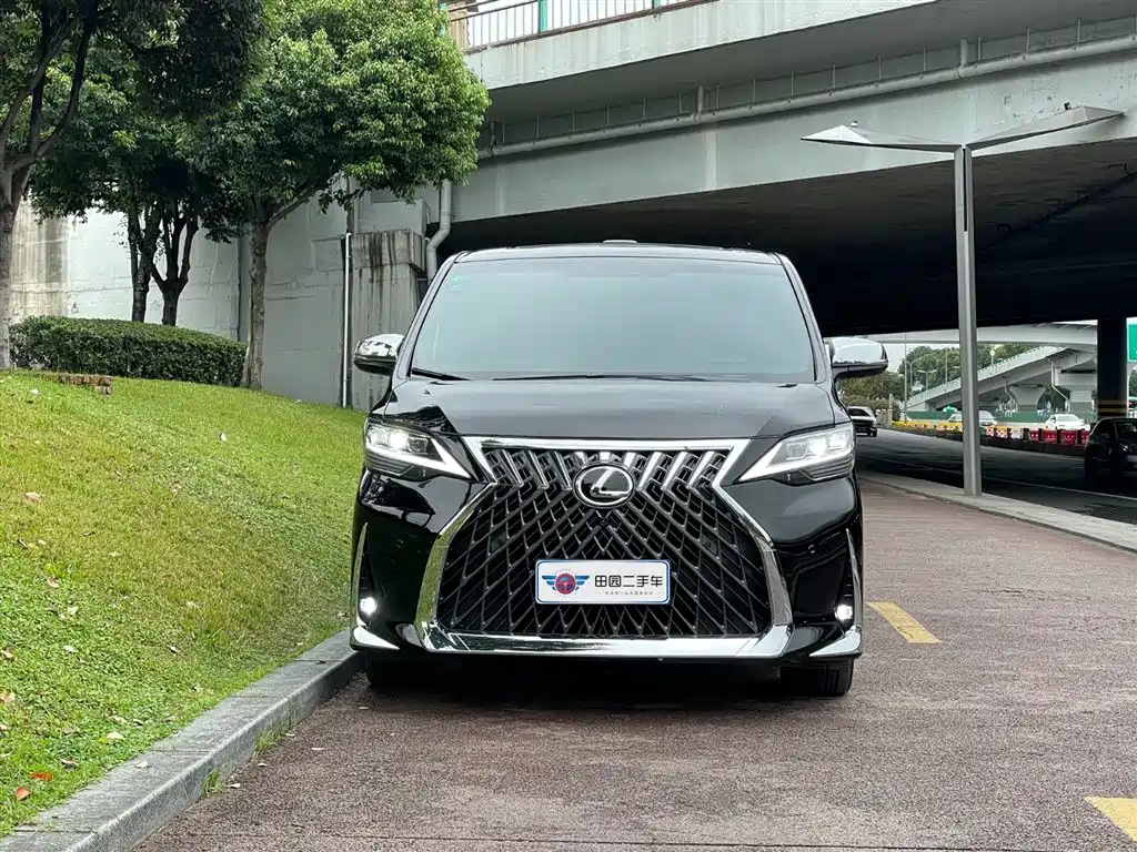 TOYOTA ALPHARD 2018