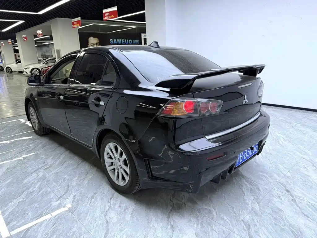 MITSUBISHI LANCER EX 2011