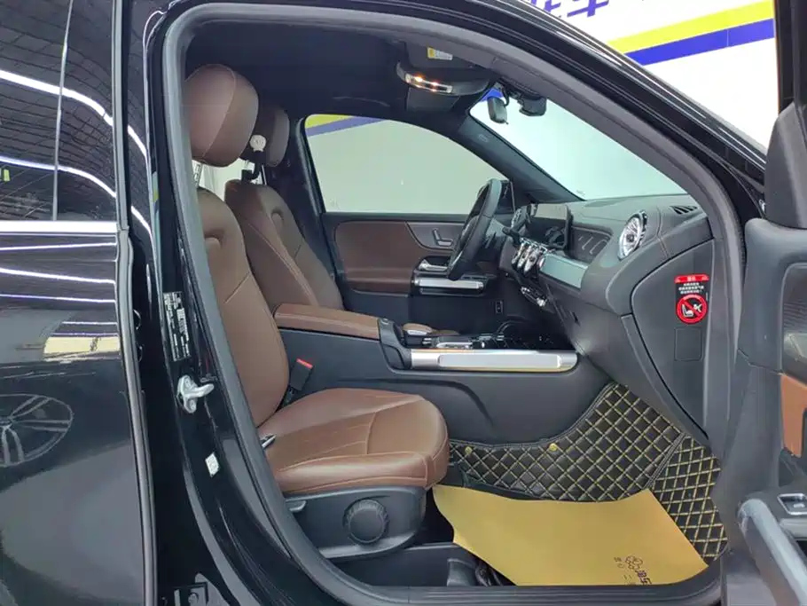 MERCEDES BENZ GLB 2023