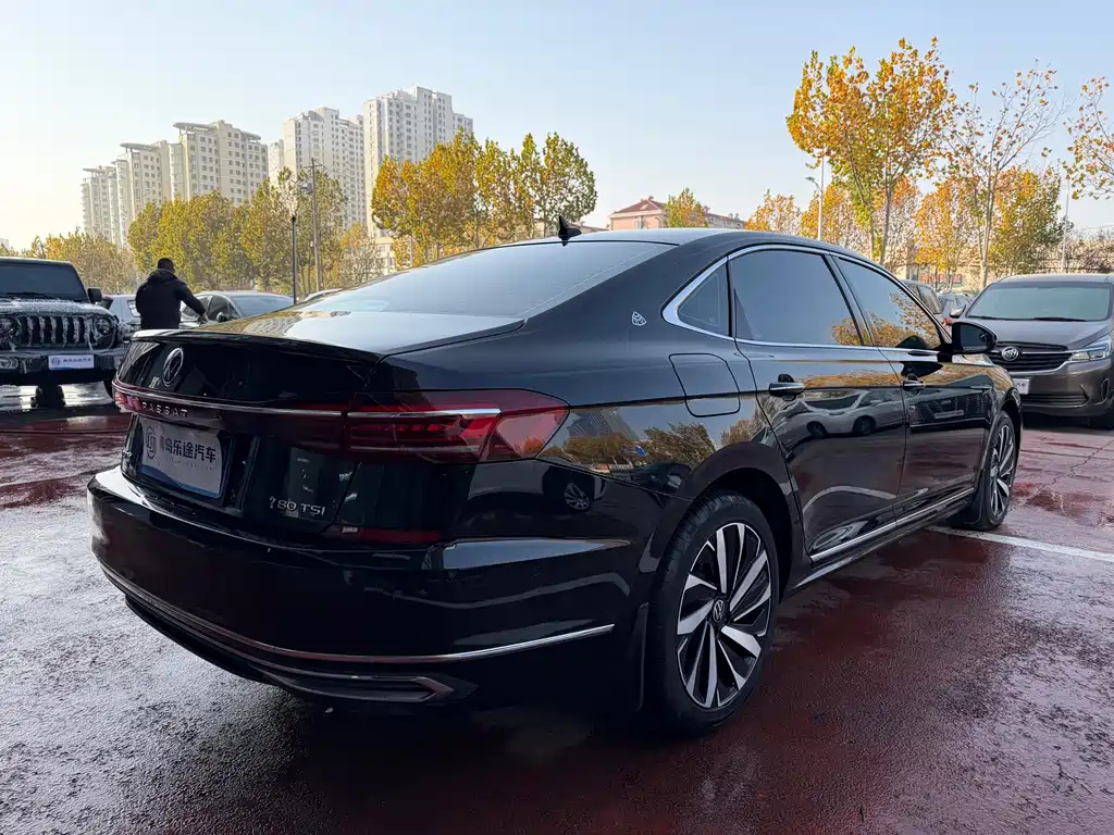 VOLKSWAGEN PASSAT 2023