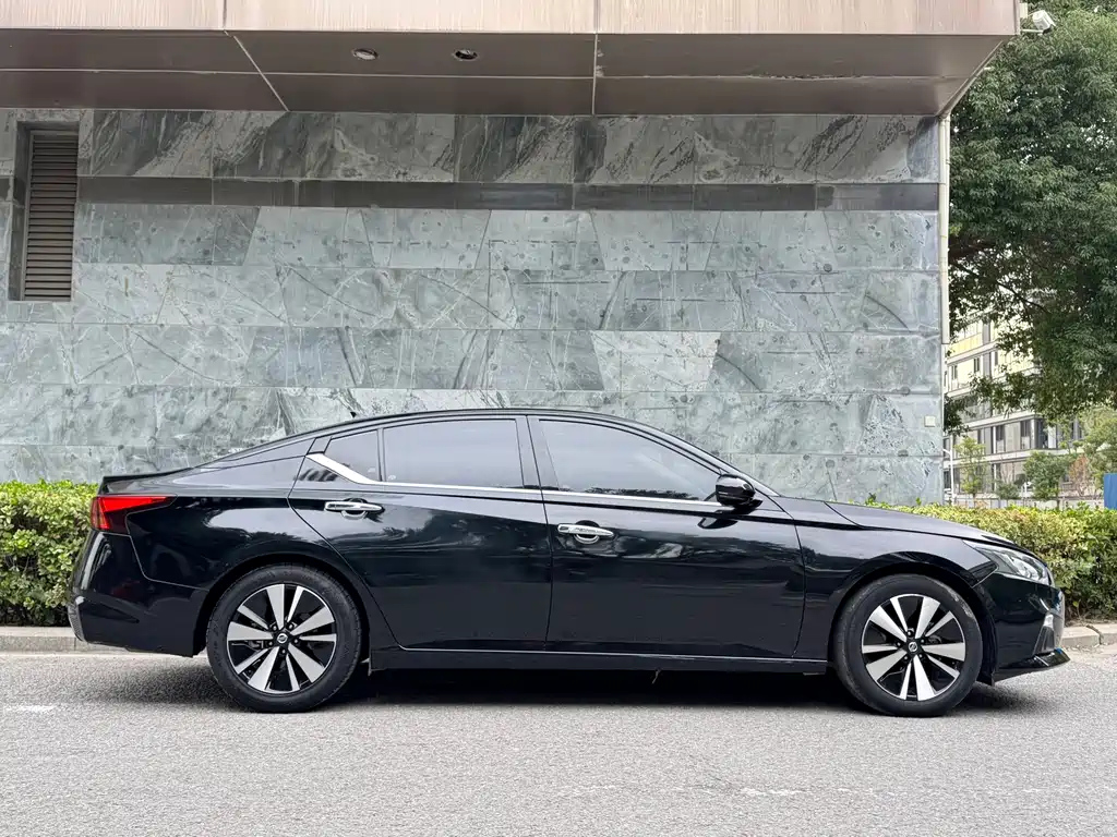 NISSAN TEANA 2022