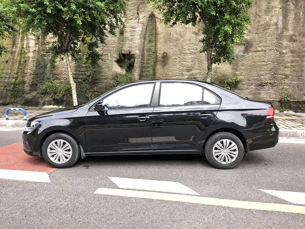 VOLKSWAGEN SANTANA 2016