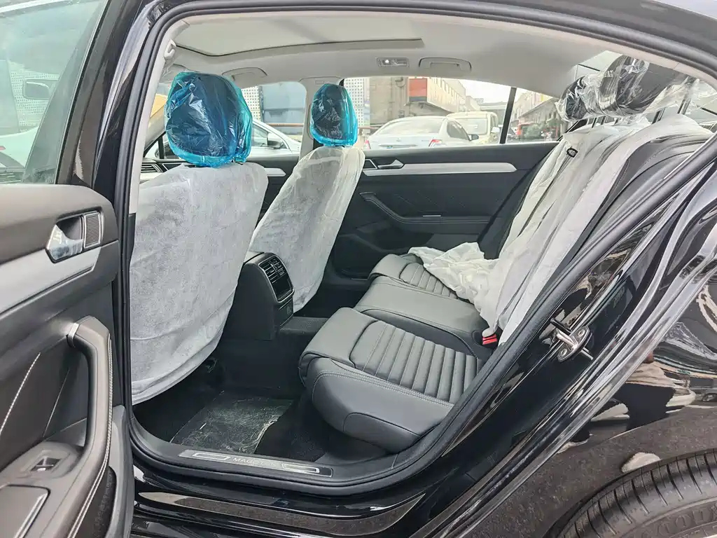 VOLKSWAGEN MAGOTAN 2025