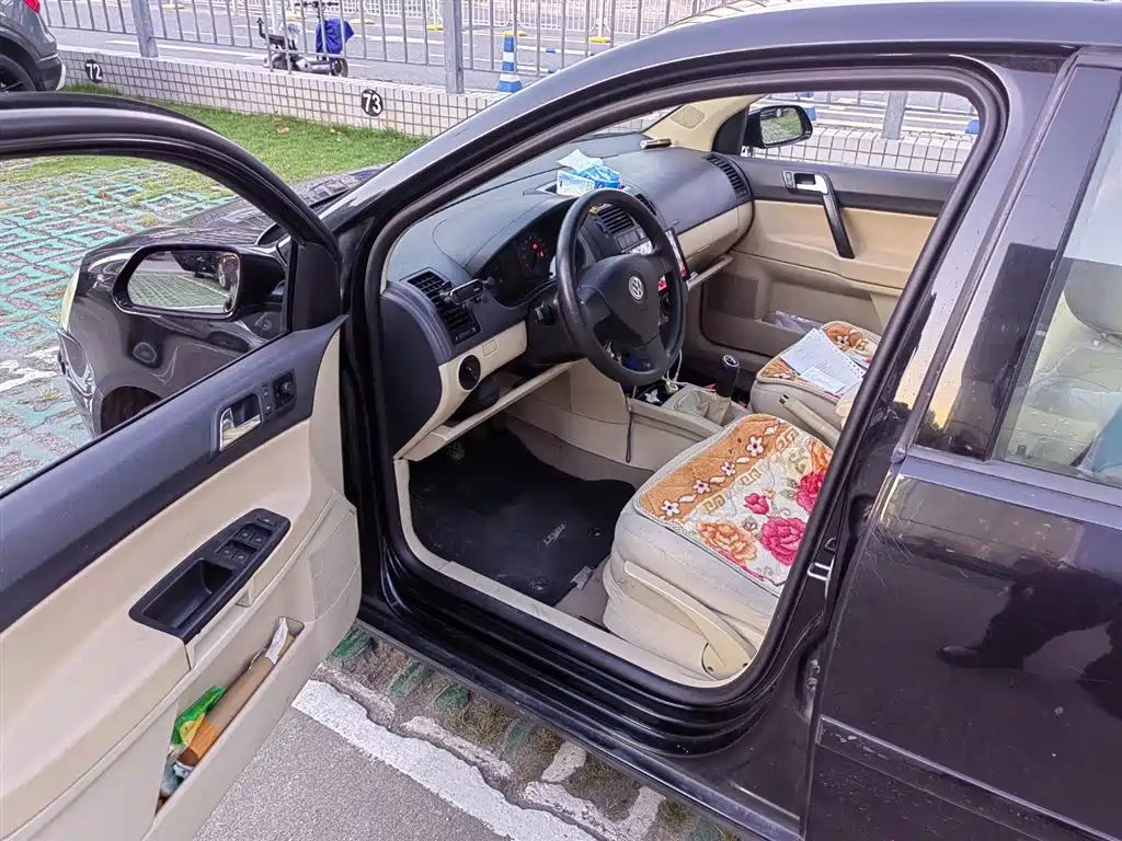 VOLKSWAGEN POLO 2010