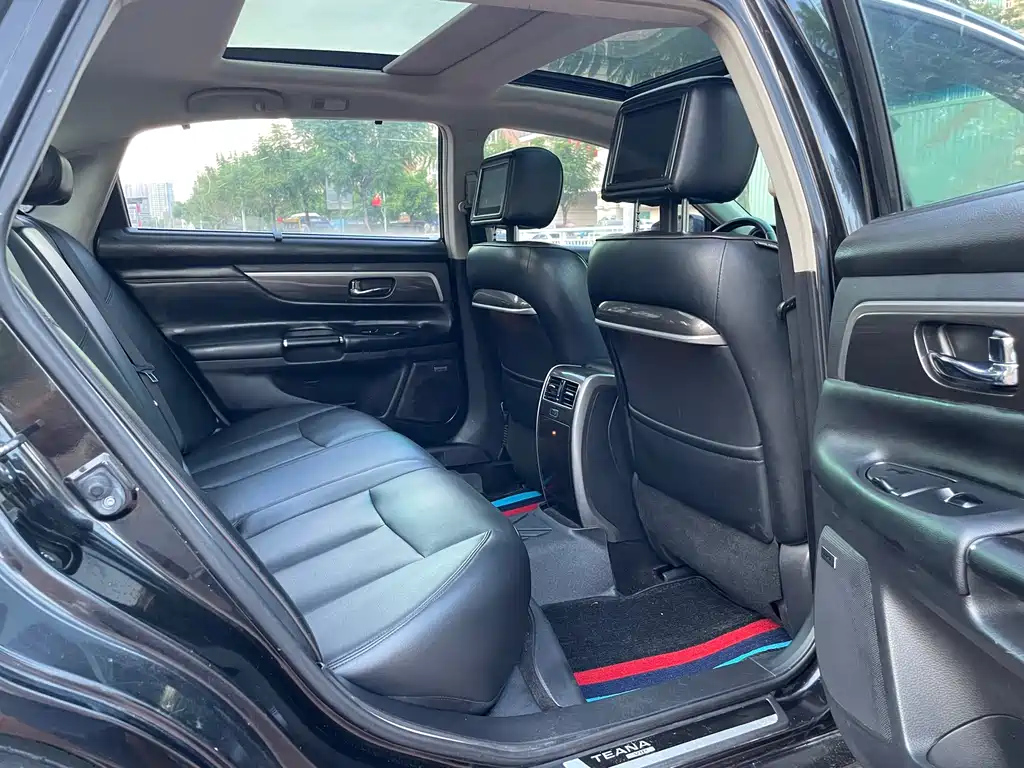 NISSAN TEANA 2015