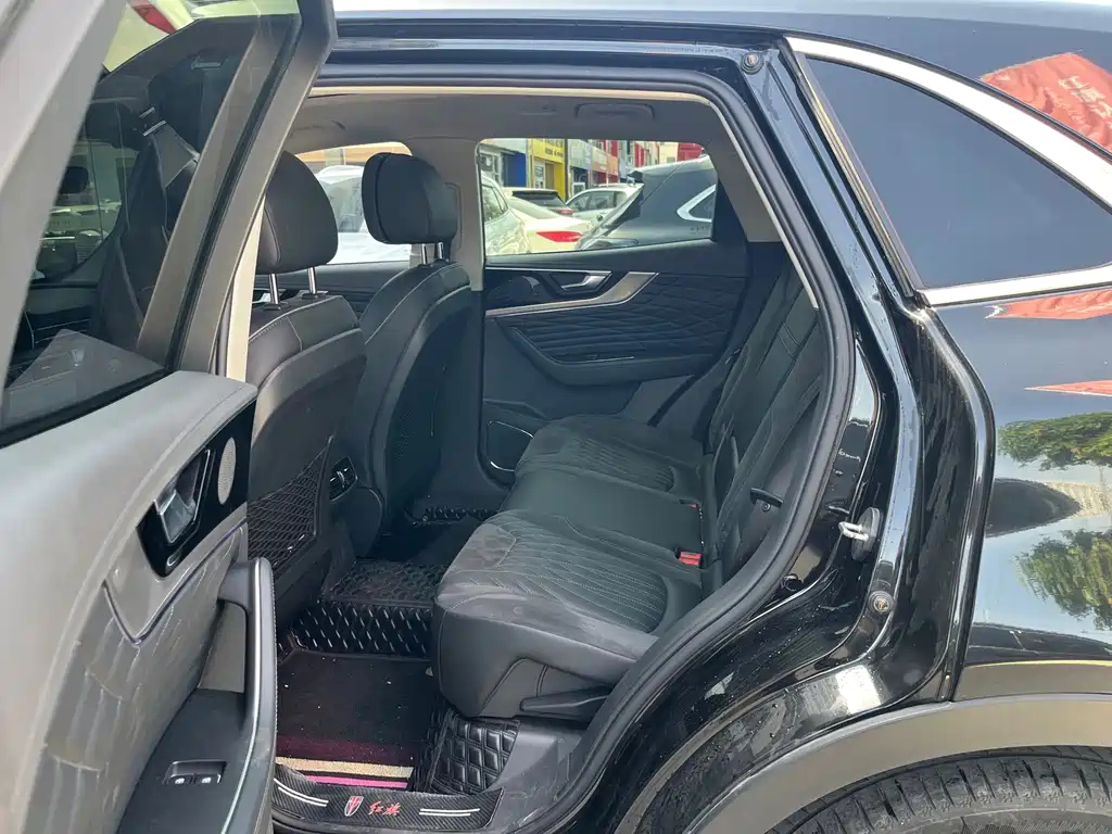 HONGQI HS5 2023
