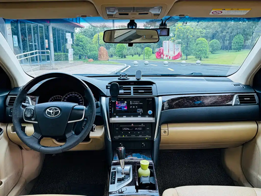 TOYOTA CAMRY 2015