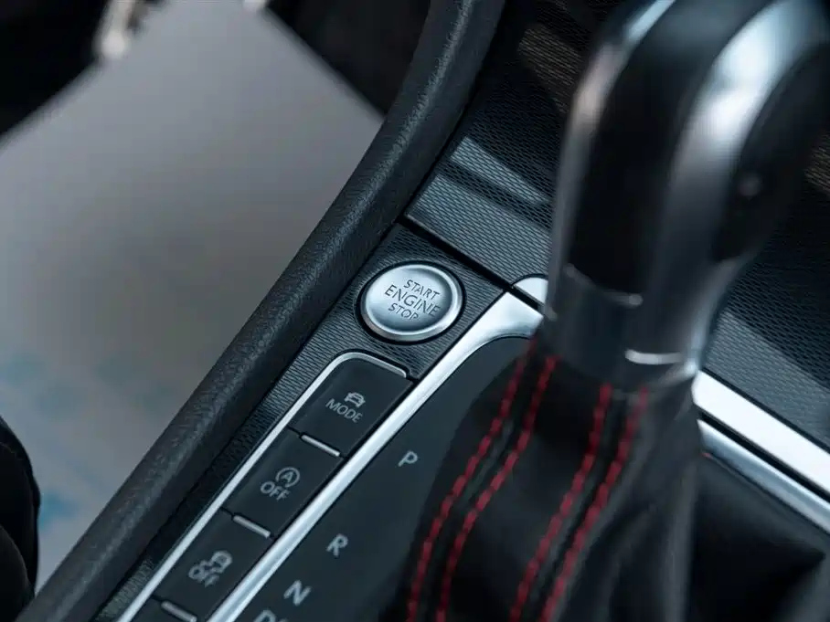 VOLKSWAGEN GOLF GTI 2016